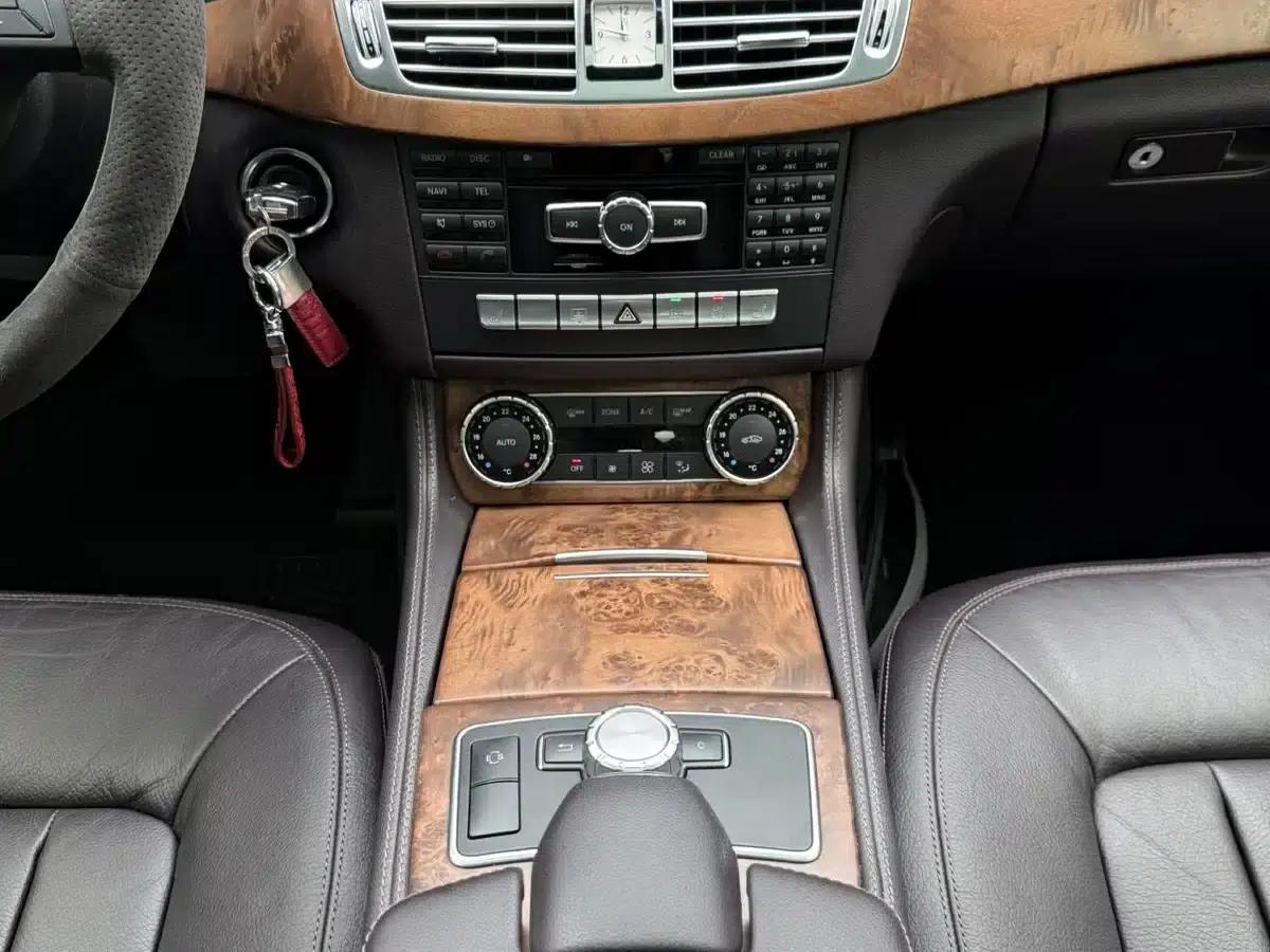 2012 Mercedes-Benz CLS 300 CGI — миниатюра 13