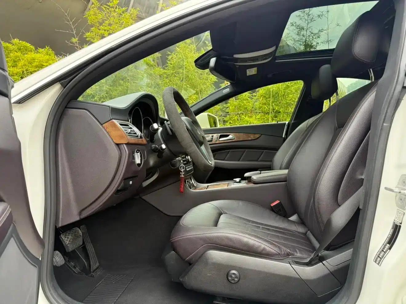 2012 Mercedes-Benz CLS 300 CGI — миниатюра 16