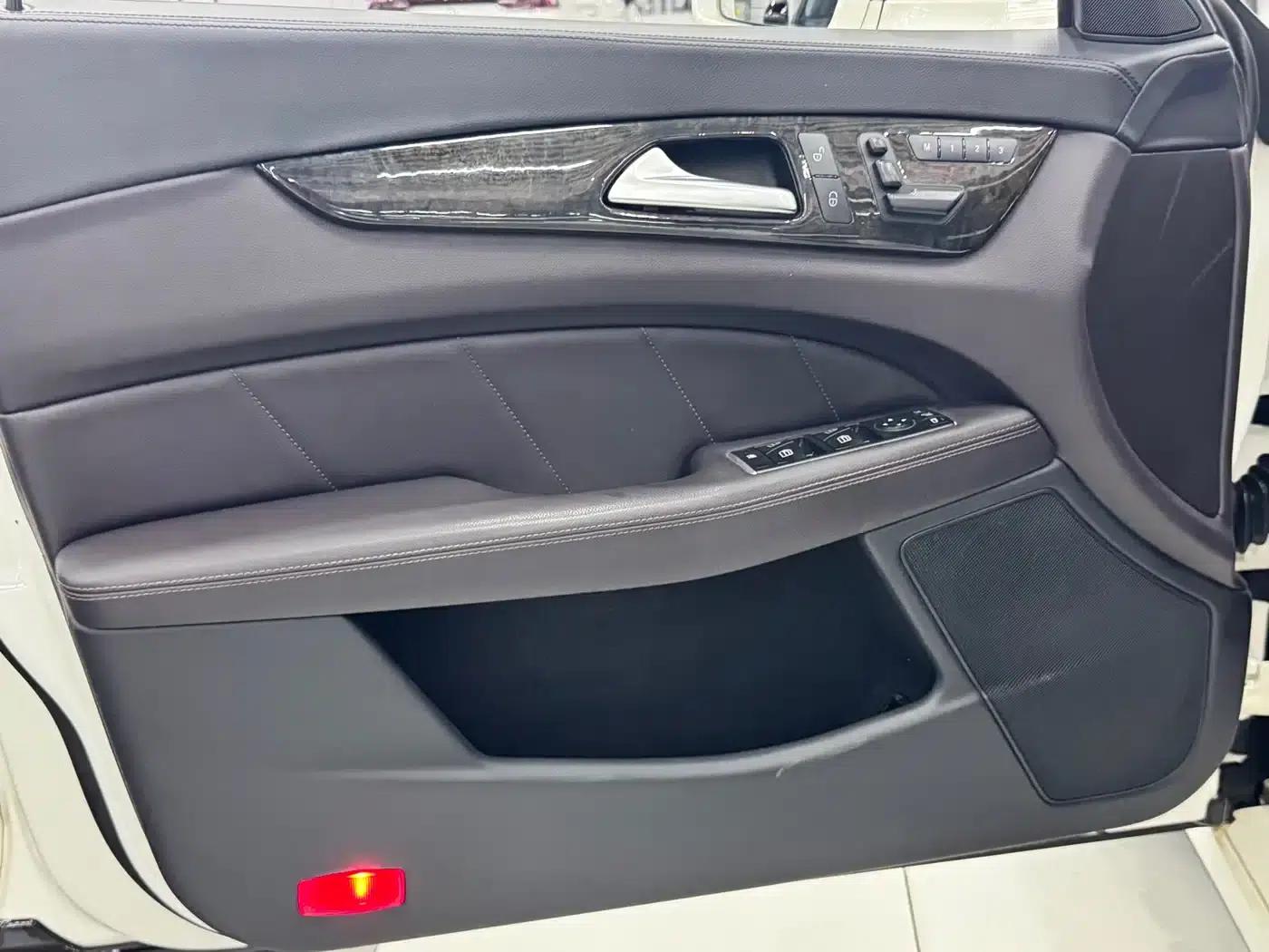 2012 Mercedes-Benz CLS 300 CGI — миниатюра 5