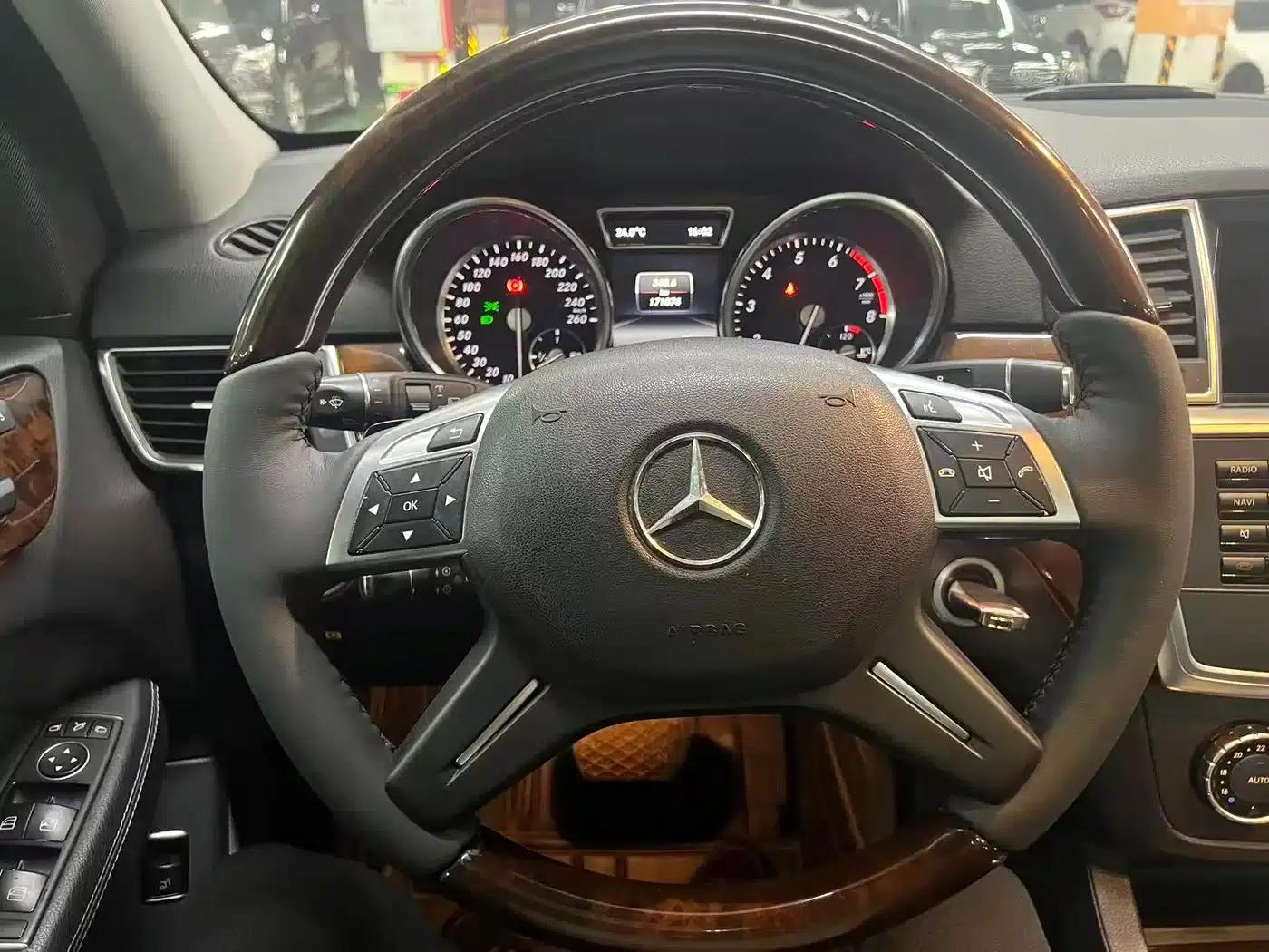 Mercedes-Benz M-Class 2014 ML 400 4MATIC Luxury — миниатюра 13