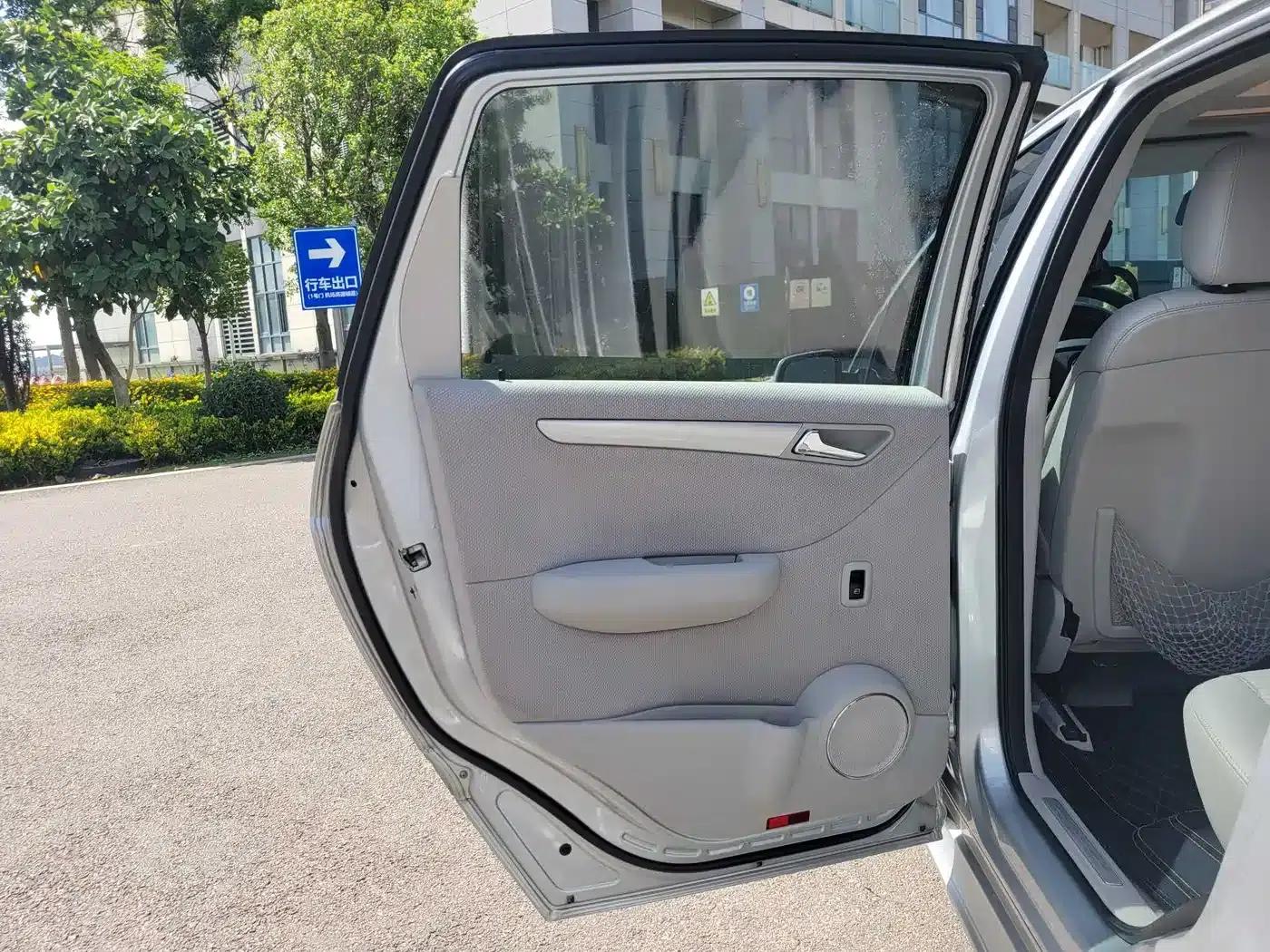 2012 Mercedes-Benz B-Class B 200 — миниатюра 16