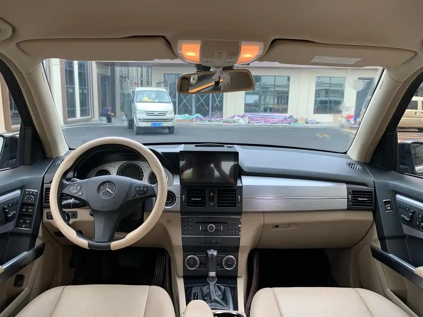 Imported 2011 Mercedes-Benz GLK-Class GLK 300 4MATIC Luxury — миниатюра 28