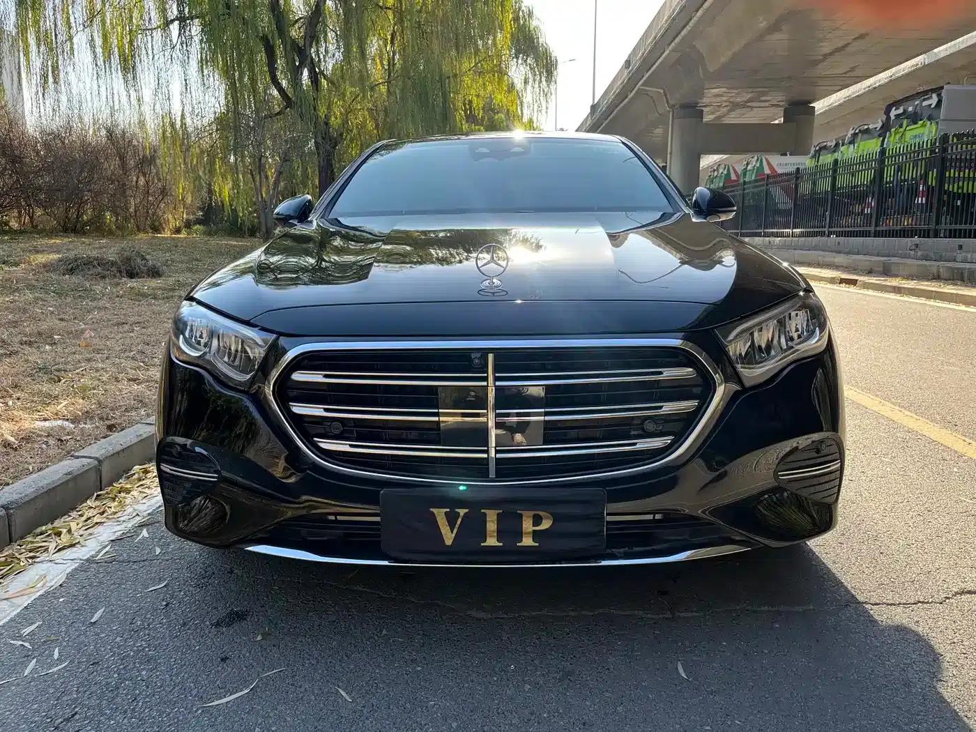Mercedes-Benz E-Class PHEV 2024 E 350 e L Plug-in Hybrid Sedan — миниатюра 2