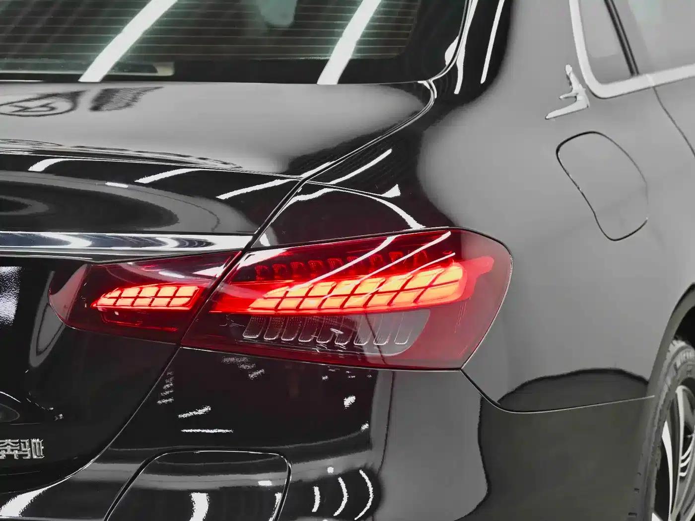 Mercedes-Benz E-Class PHEV 2022 E 350 e L Plug-in Hybrid Sedan — миниатюра 11