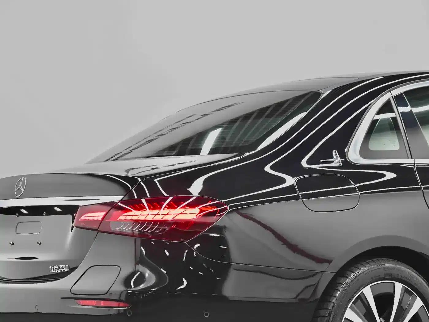 Mercedes-Benz E-Class PHEV 2022 E 350 e L Plug-in Hybrid Sedan — миниатюра 12