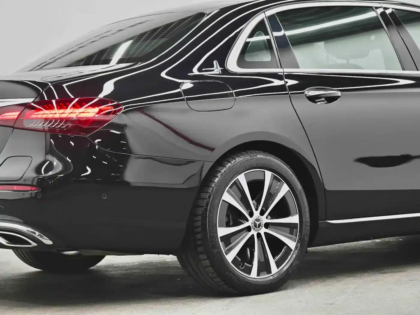 Mercedes-Benz E-Class PHEV 2022 E 350 e L Plug-in Hybrid Sedan — миниатюра 14