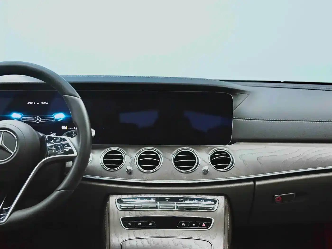 Mercedes-Benz E-Class PHEV 2022 E 350 e L Plug-in Hybrid Sedan — миниатюра 3