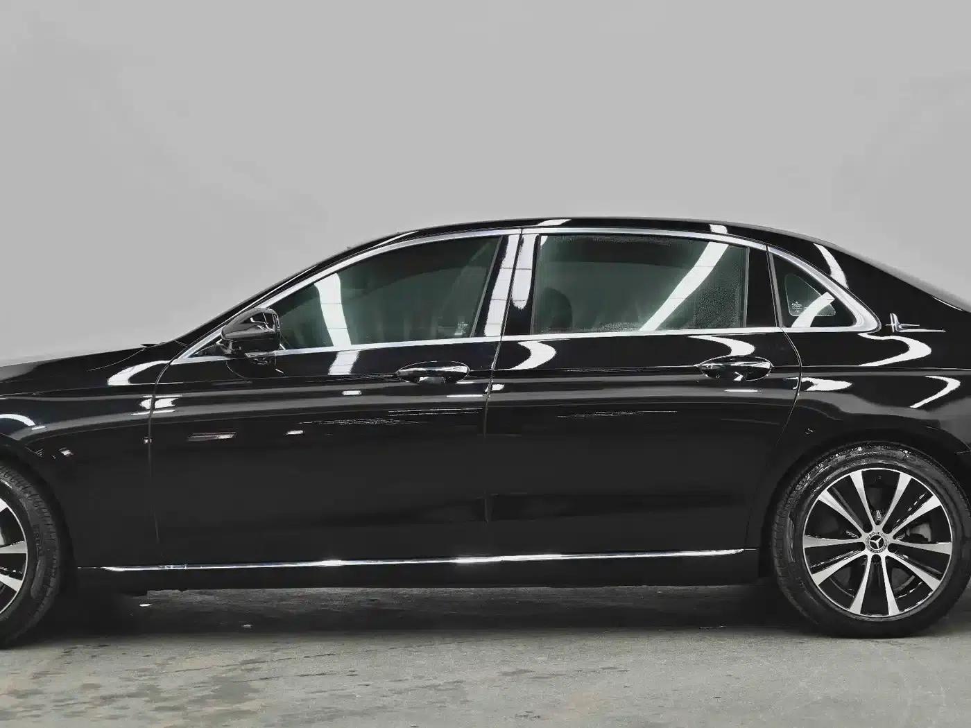 Mercedes-Benz E-Class PHEV 2022 E 350 e L Plug-in Hybrid Sedan — миниатюра 23