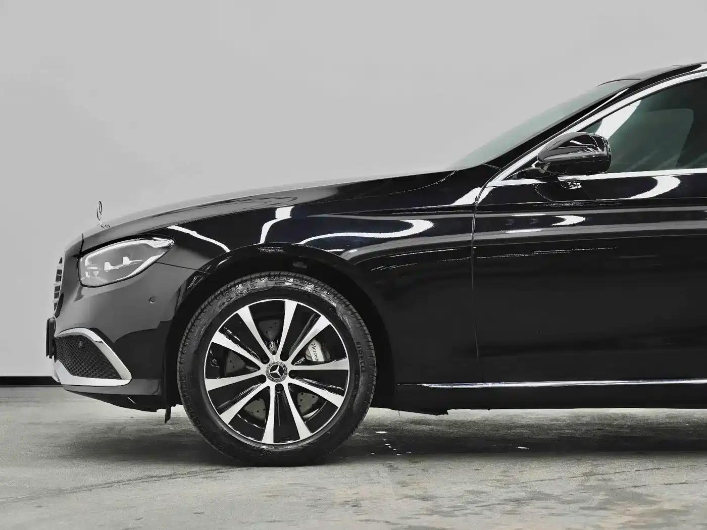 Mercedes-Benz E-Class PHEV 2022 E 350 e L Plug-in Hybrid Sedan — миниатюра 25
