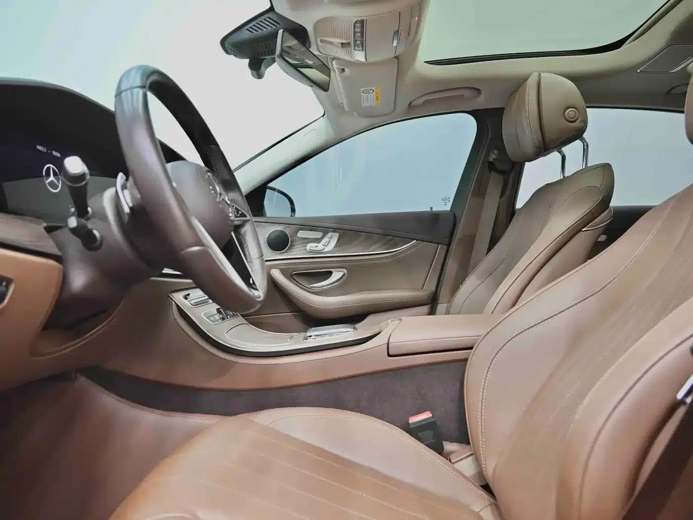 Mercedes-Benz E-Class PHEV 2022 E 350 e L Plug-in Hybrid Sedan — миниатюра 26