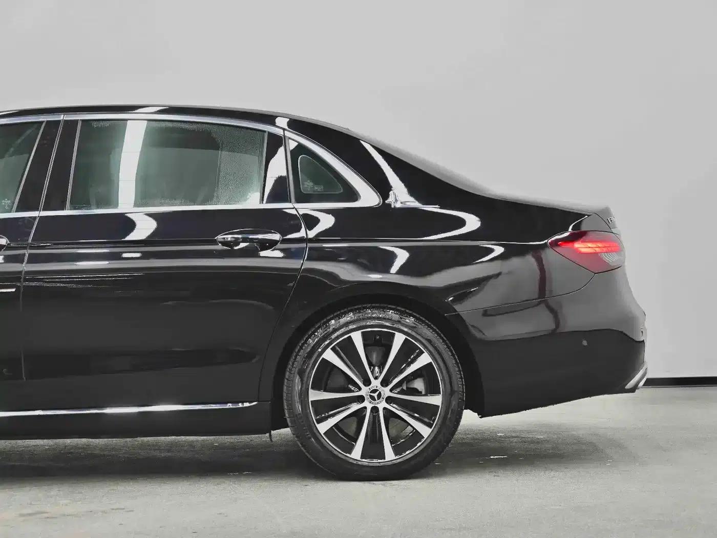 Mercedes-Benz E-Class PHEV 2022 E 350 e L Plug-in Hybrid Sedan — миниатюра 27