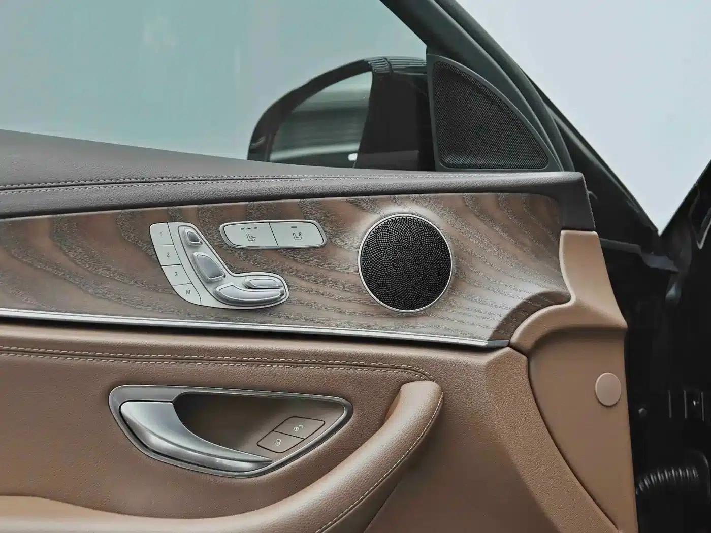 Mercedes-Benz E-Class PHEV 2022 E 350 e L Plug-in Hybrid Sedan — миниатюра 30