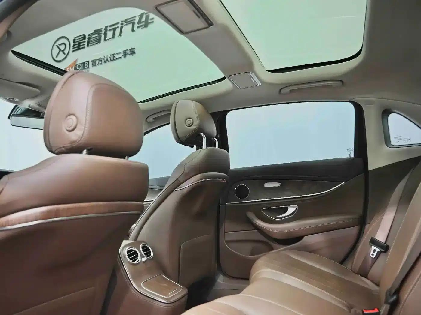 Mercedes-Benz E-Class PHEV 2022 E 350 e L Plug-in Hybrid Sedan — миниатюра 4