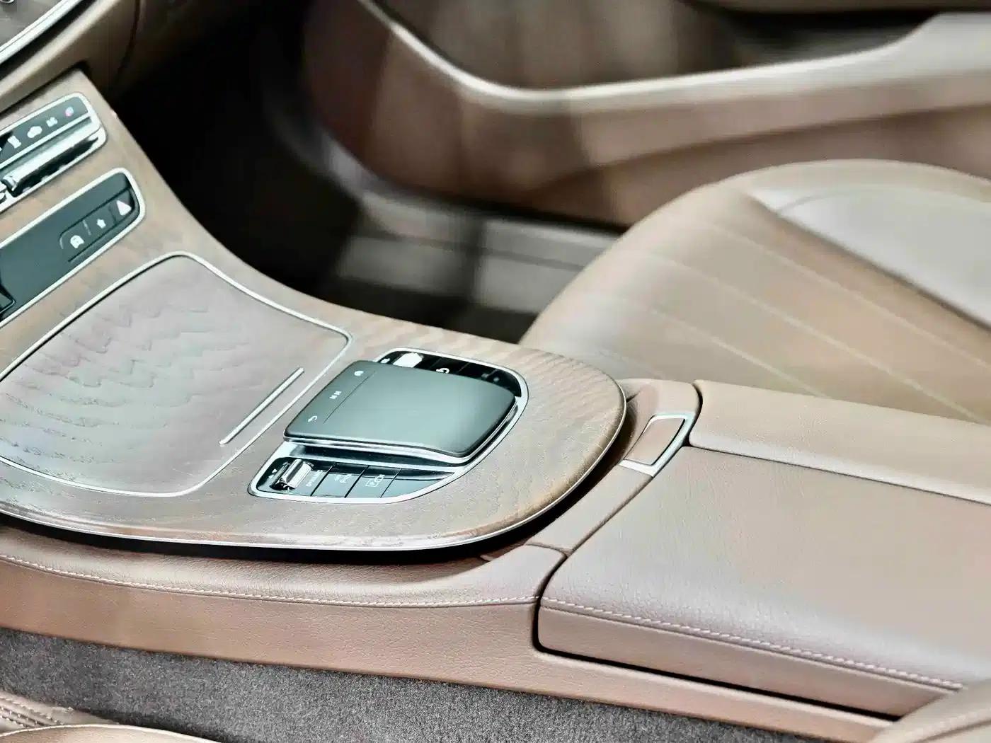 Mercedes-Benz E-Class PHEV 2022 E 350 e L Plug-in Hybrid Sedan — миниатюра 32
