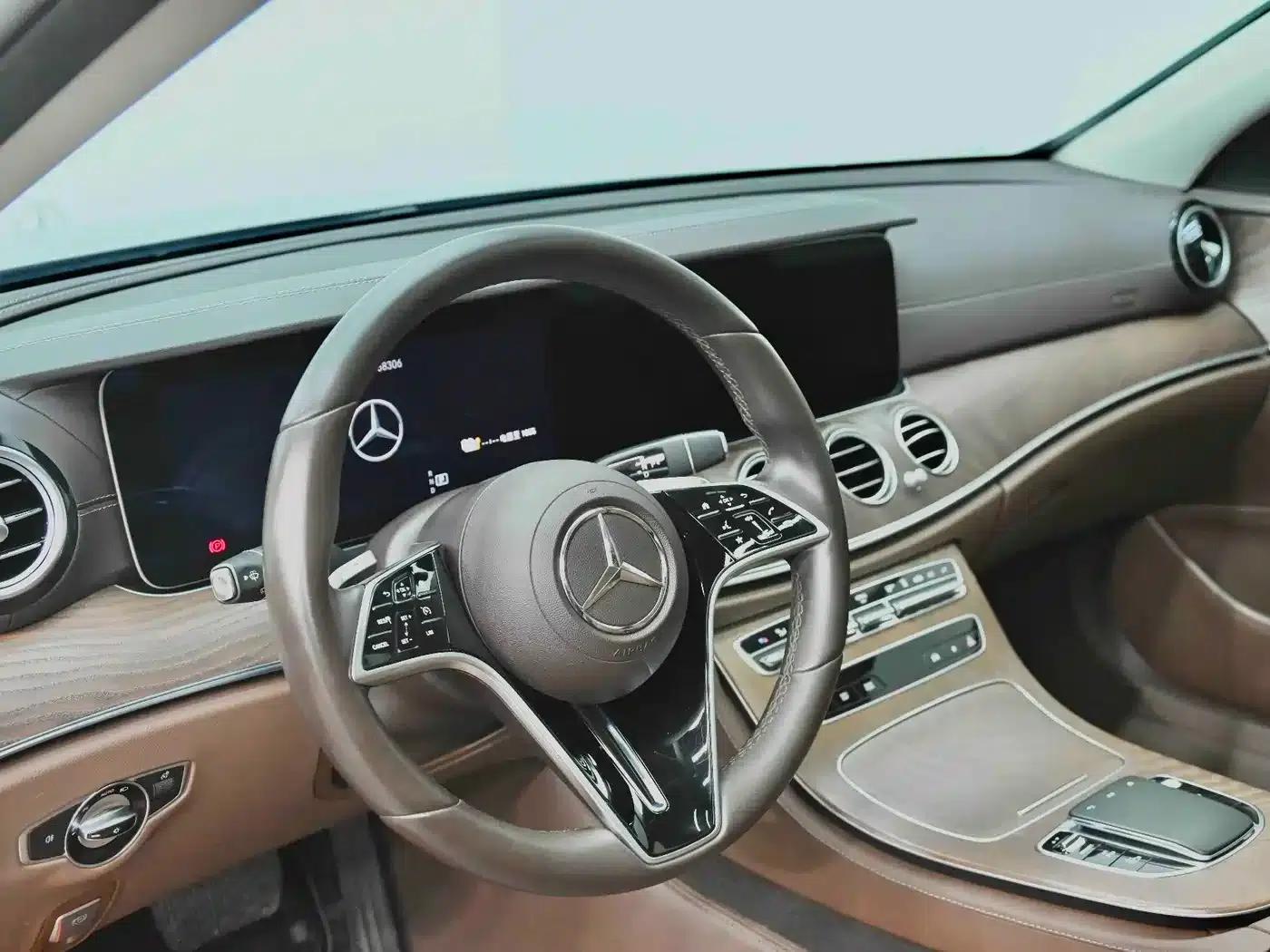 Mercedes-Benz E-Class PHEV 2022 E 350 e L Plug-in Hybrid Sedan — миниатюра 6
