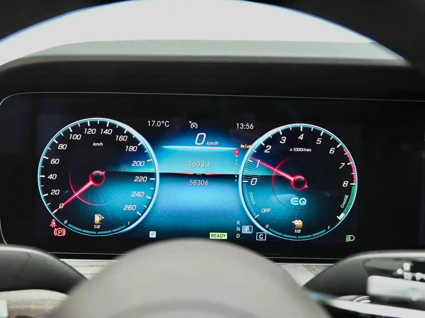 Mercedes-Benz E-Class PHEV 2022 E 350 e L Plug-in Hybrid Sedan — миниатюра 7