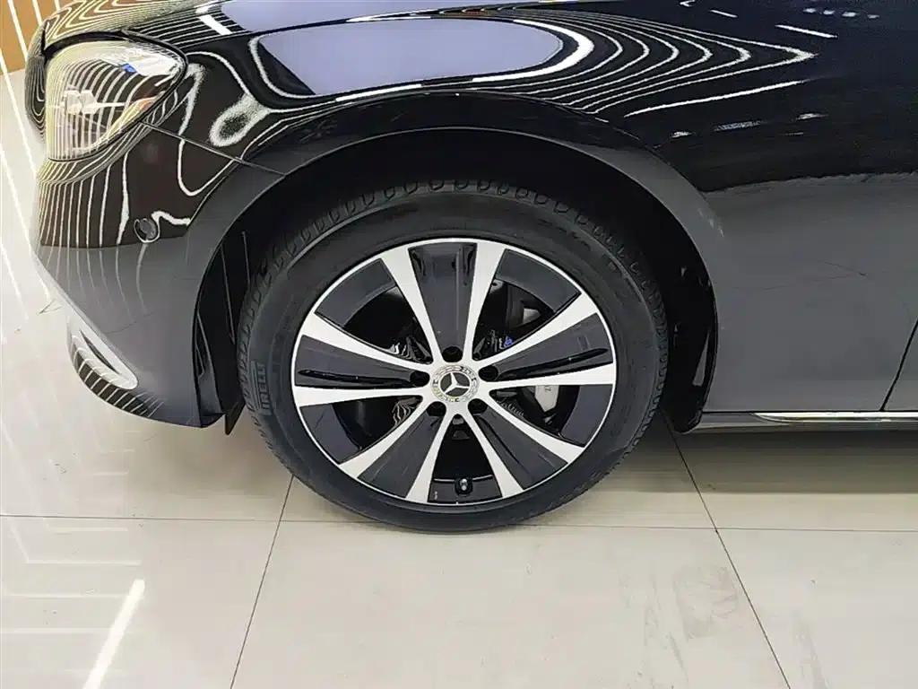 Mercedes-Benz E-Class PHEV 2022 Facelift E 350 e L Plug-in Hybrid Sedan — миниатюра 23