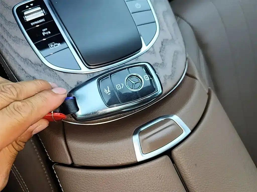 Mercedes-Benz E-Class PHEV 2022 Facelift E 350 e L Plug-in Hybrid Sedan — миниатюра 9