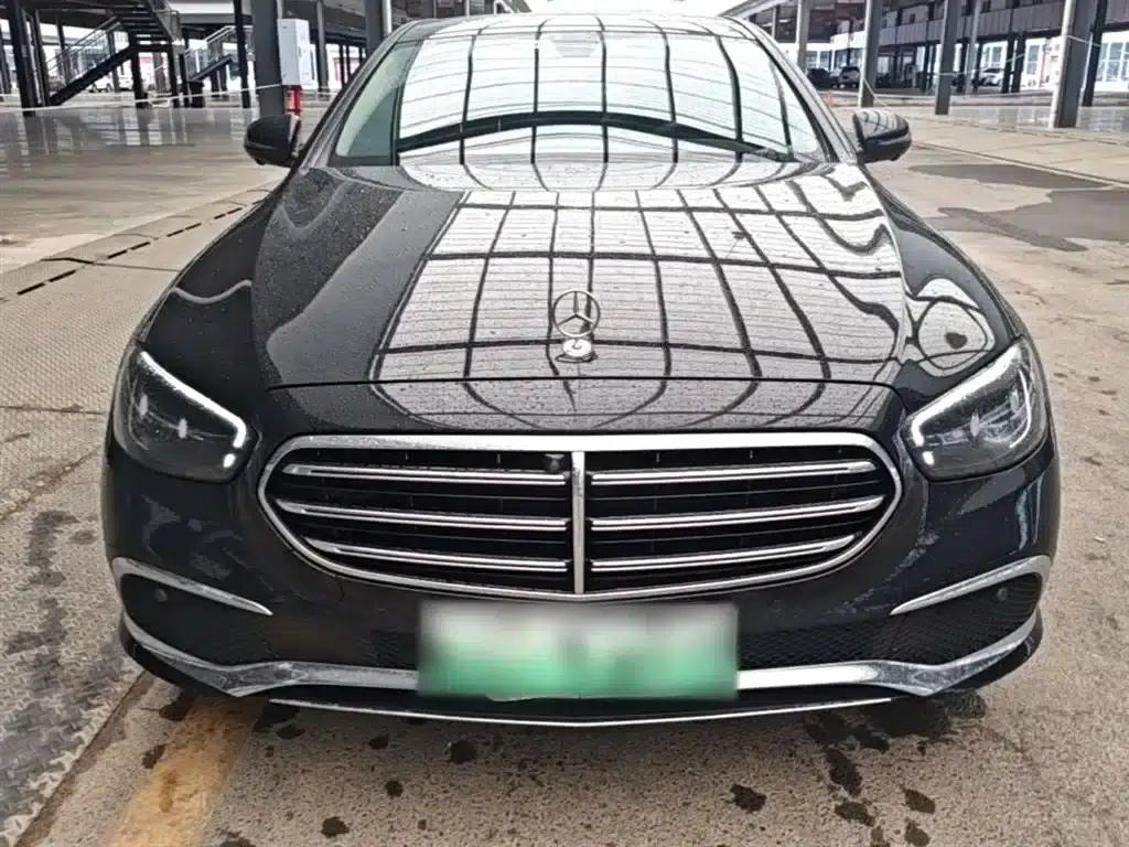 Mercedes-Benz E-Class PHEV 2023 E 350 e L Plug-in Hybrid Sedan — миниатюра 3