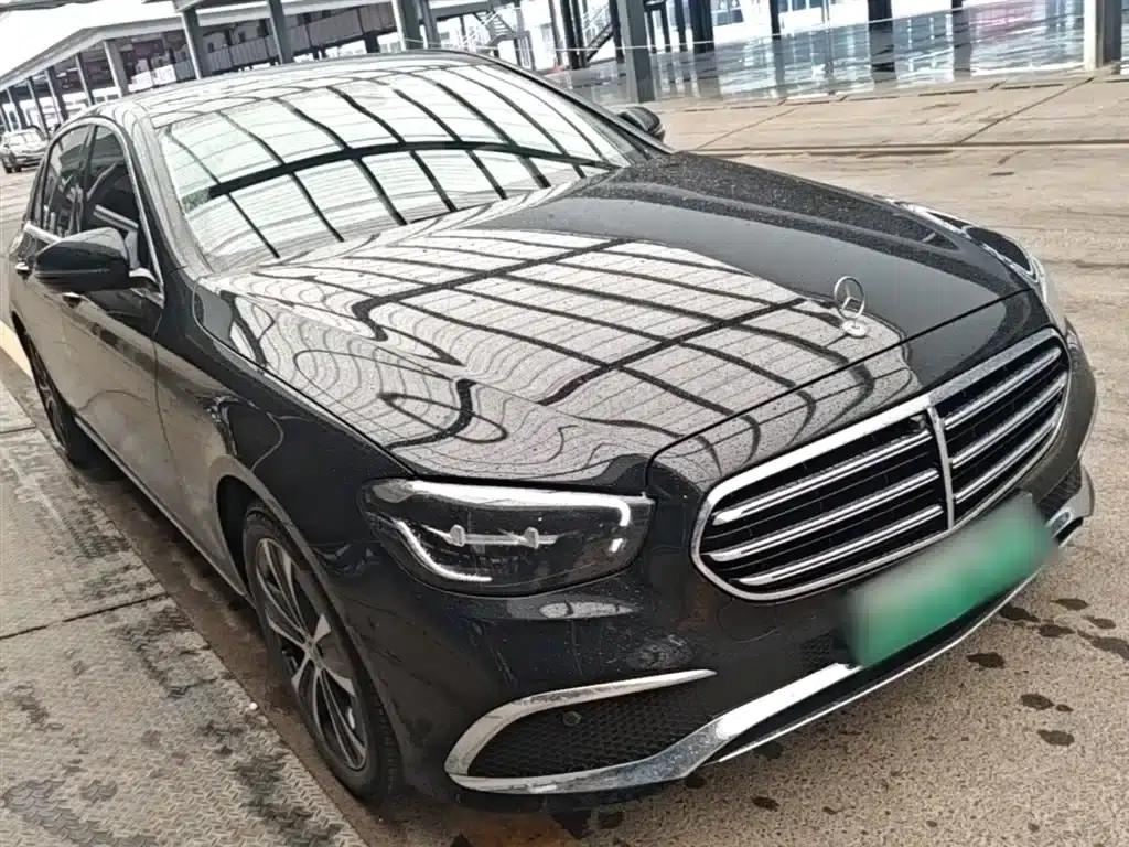 Mercedes-Benz E-Class PHEV 2023 E 350 e L Plug-in Hybrid Sedan — миниатюра 4