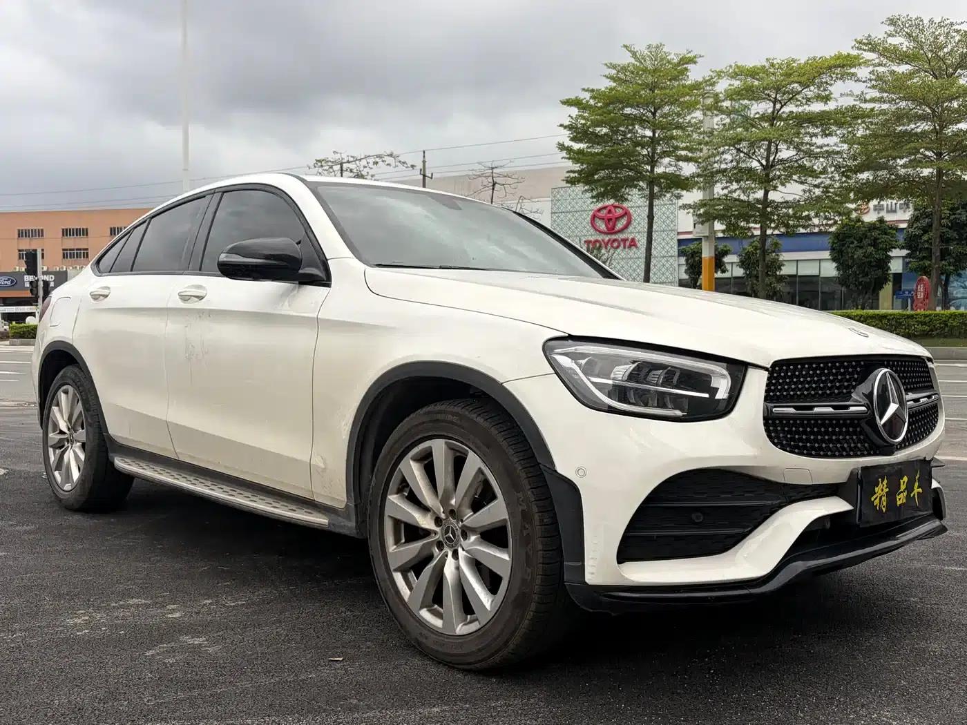 Mercedes-Benz GLC Coupe 2021 GLC 260 4MATIC Coupe SUV — миниатюра 3