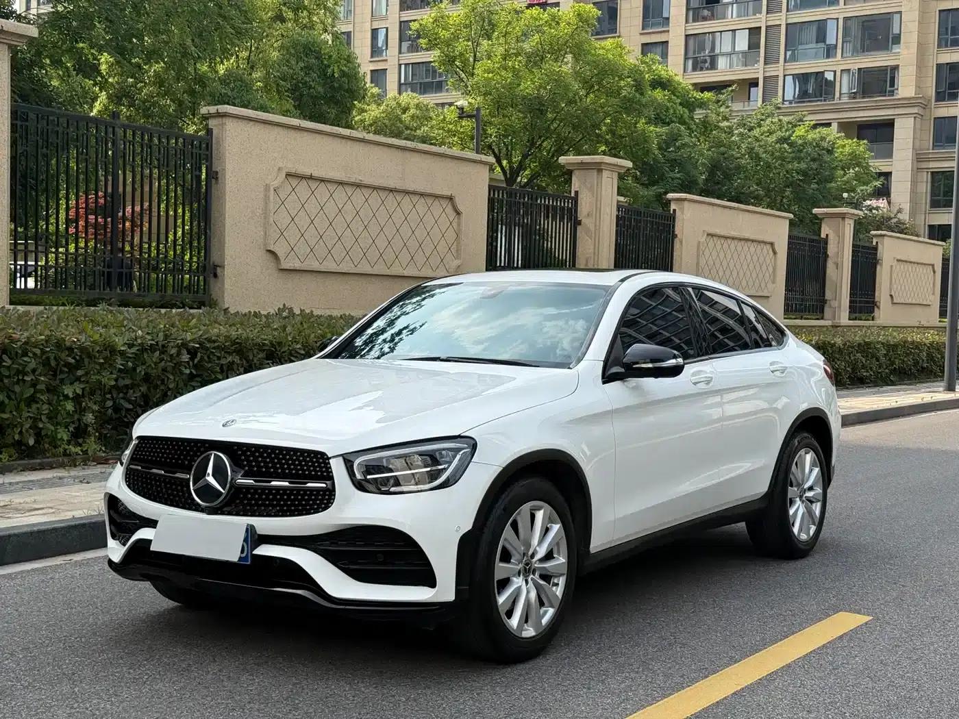 Mercedes-Benz GLC Coupe 2020 GLC 260 4MATIC Coupe SUV — миниатюра 1