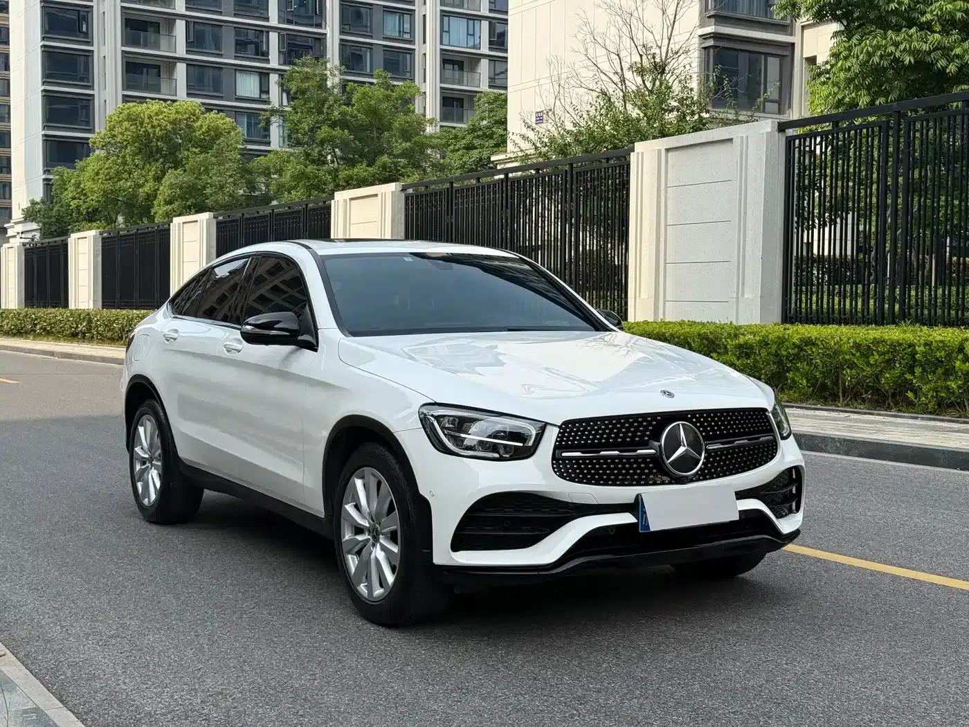 Mercedes-Benz GLC Coupe 2020 GLC 260 4MATIC Coupe SUV — миниатюра 2