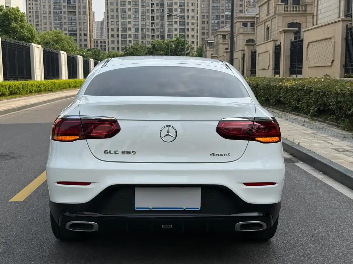 Mercedes-Benz GLC Coupe 2020 GLC 260 4MATIC Coupe SUV — миниатюра 3