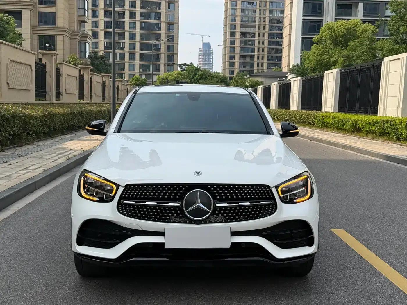 Mercedes-Benz GLC Coupe 2020 GLC 260 4MATIC Coupe SUV — миниатюра 4