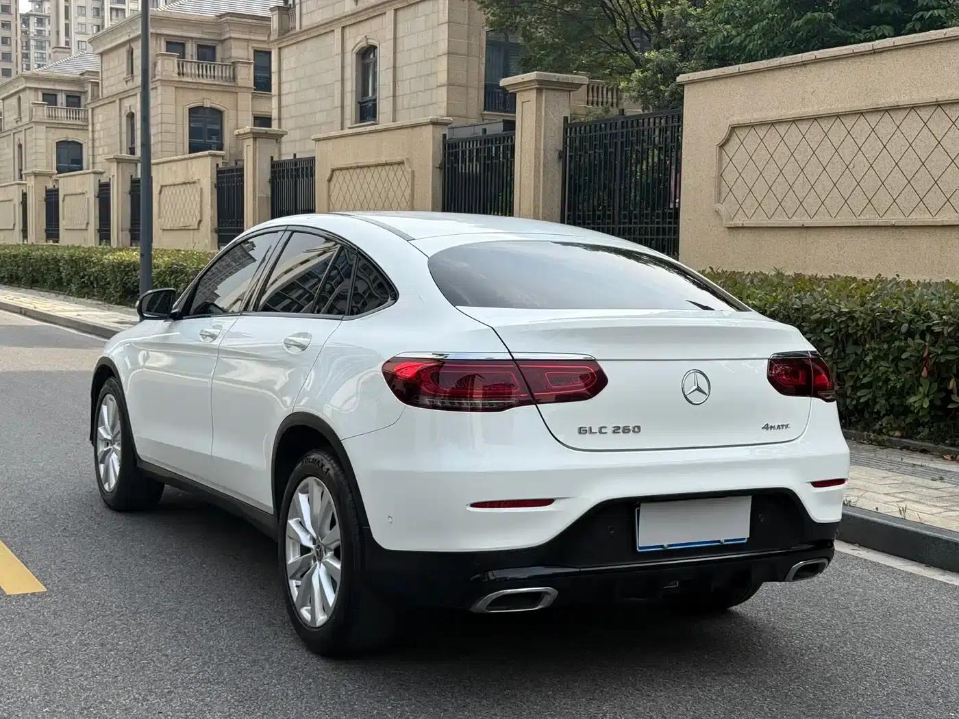 Mercedes-Benz GLC Coupe 2020 GLC 260 4MATIC Coupe SUV — миниатюра 6