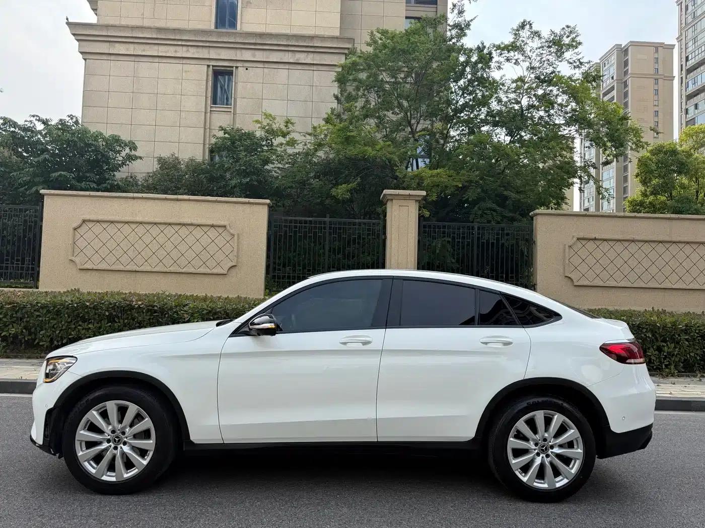 Mercedes-Benz GLC Coupe 2020 GLC 260 4MATIC Coupe SUV — миниатюра 7