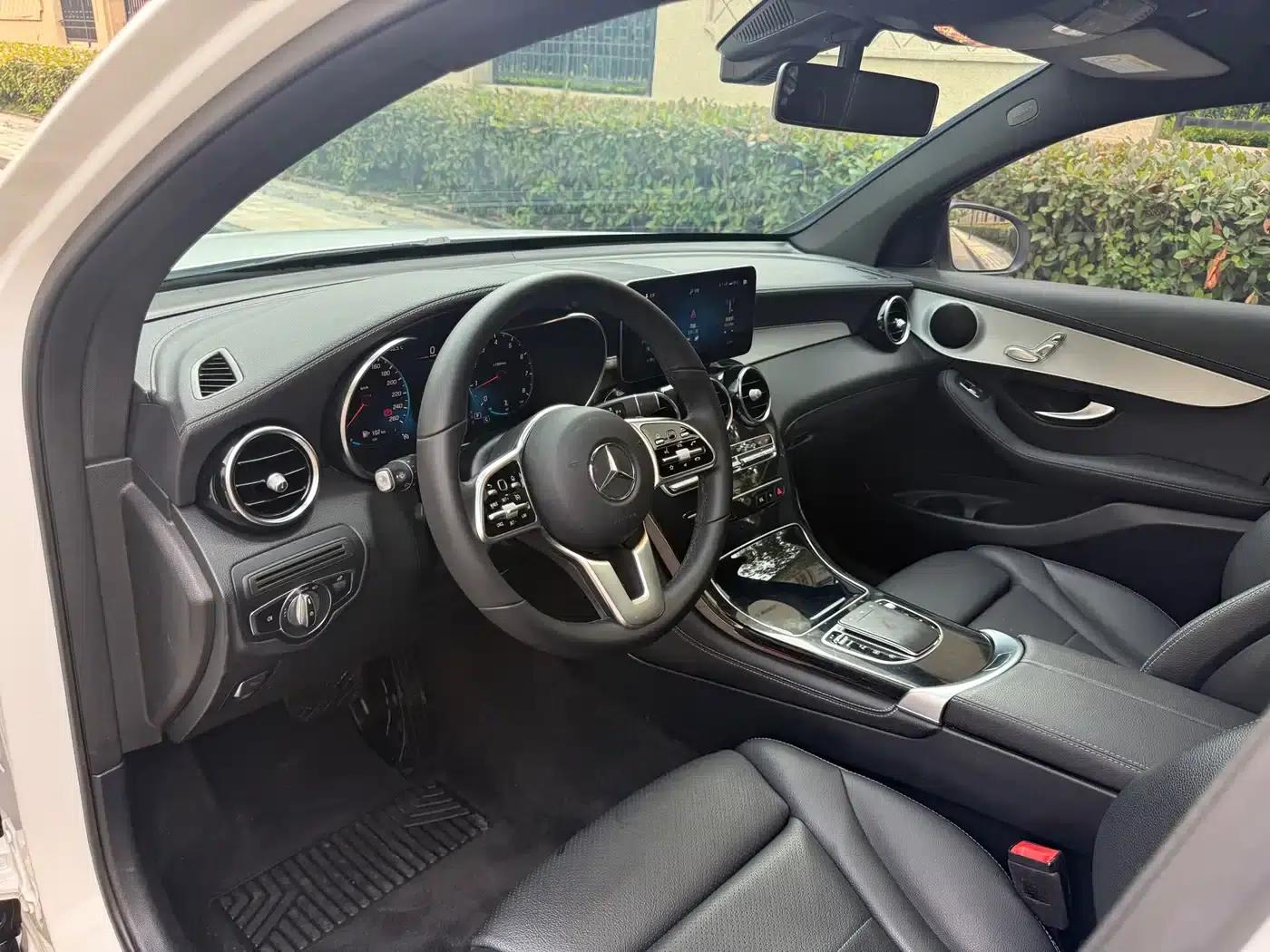 Mercedes-Benz GLC Coupe 2020 GLC 260 4MATIC Coupe SUV — миниатюра 8
