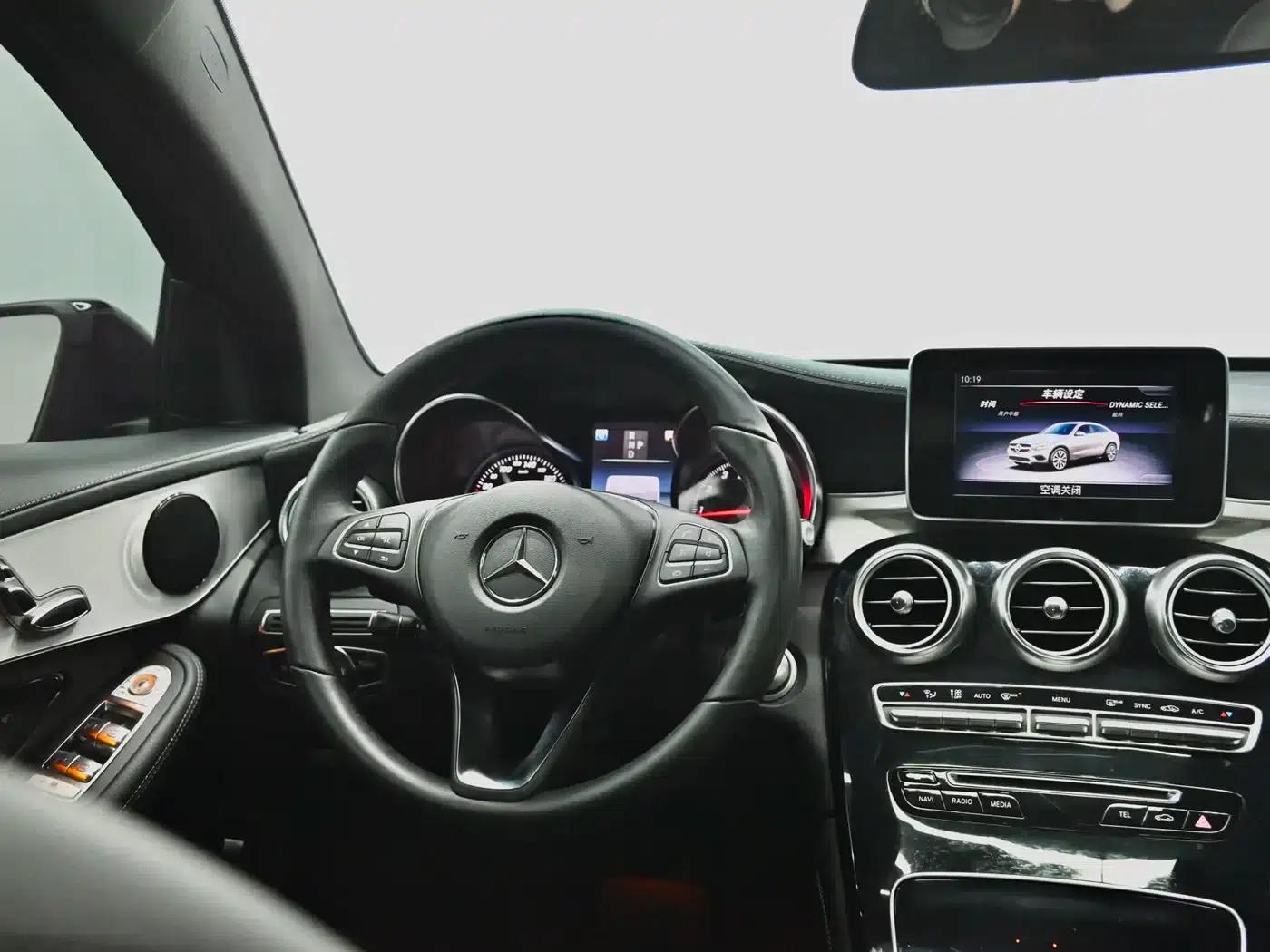 Mercedes-Benz GLC Coupe 2019 GLC 200 4MATIC Coupe SUV — миниатюра 11