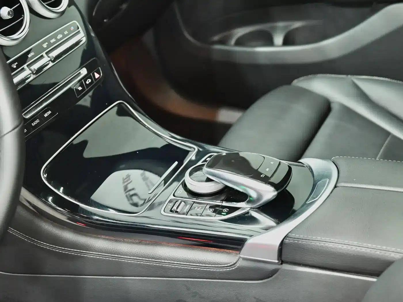 Mercedes-Benz GLC Coupe 2019 GLC 200 4MATIC Coupe SUV — миниатюра 16