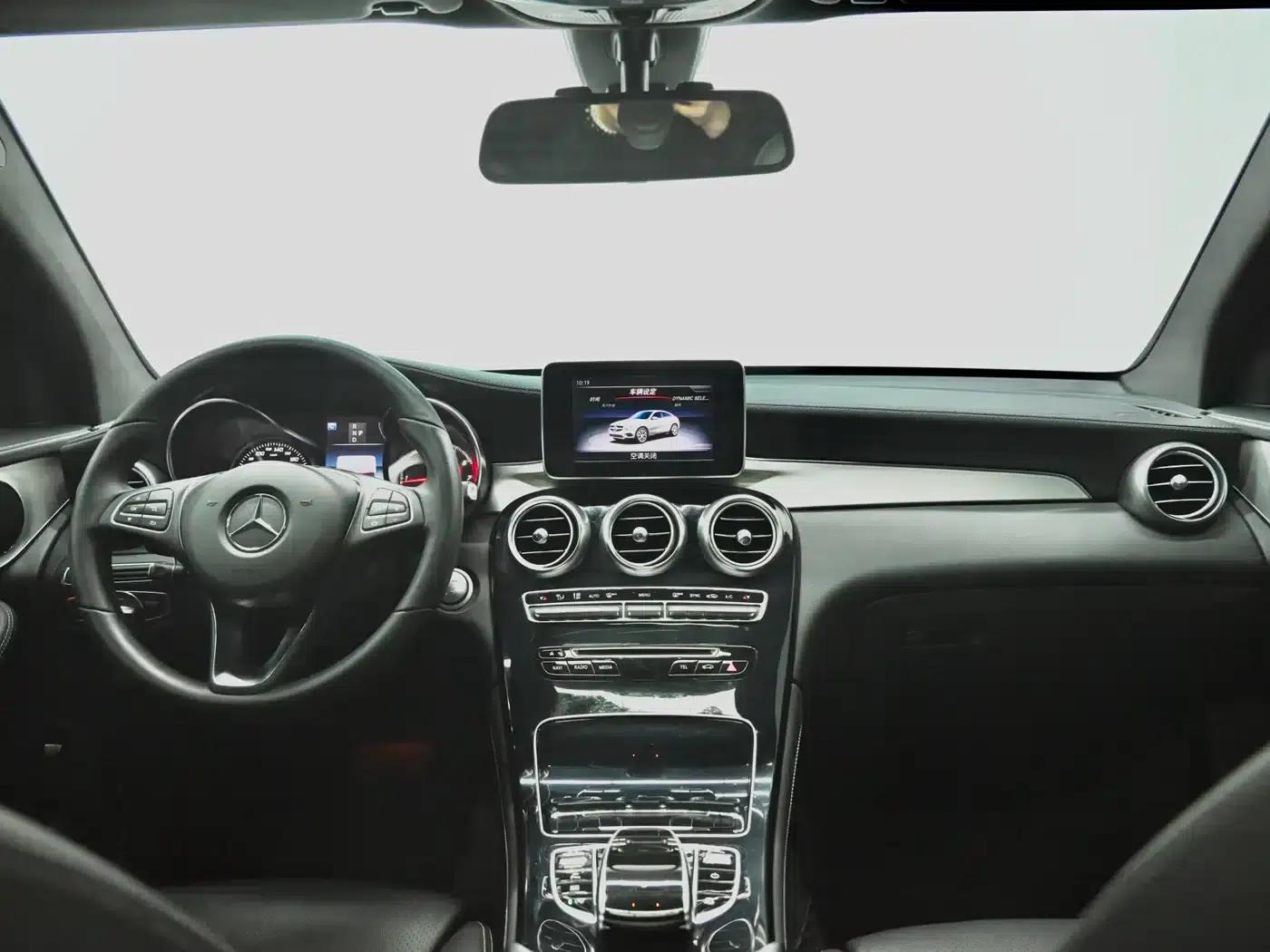 Mercedes-Benz GLC Coupe 2019 GLC 200 4MATIC Coupe SUV — миниатюра 9