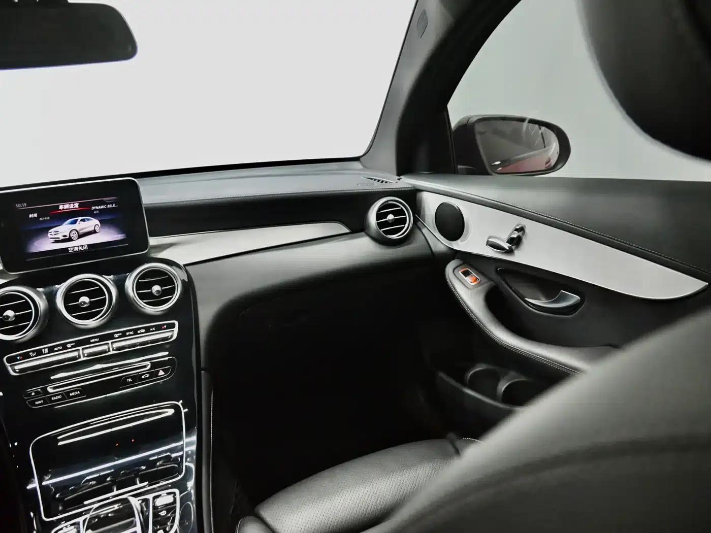Mercedes-Benz GLC Coupe 2019 GLC 200 4MATIC Coupe SUV — миниатюра 10