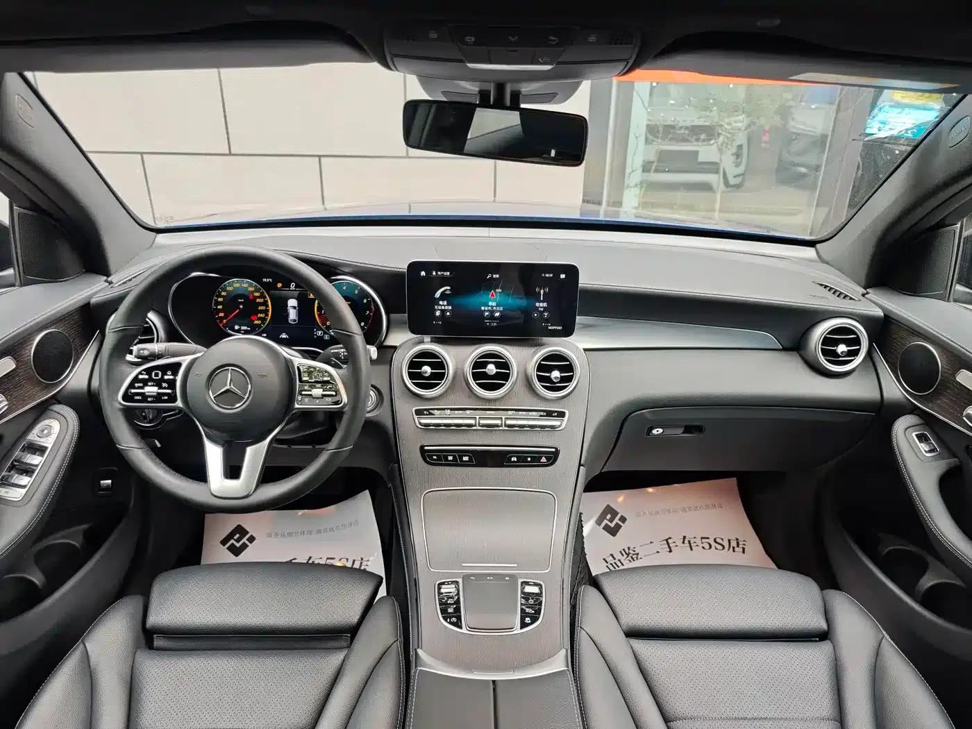 2020 Mercedes-Benz GLC Coupe, GLC 300 4MATIC Coupe SUV — миниатюра 12