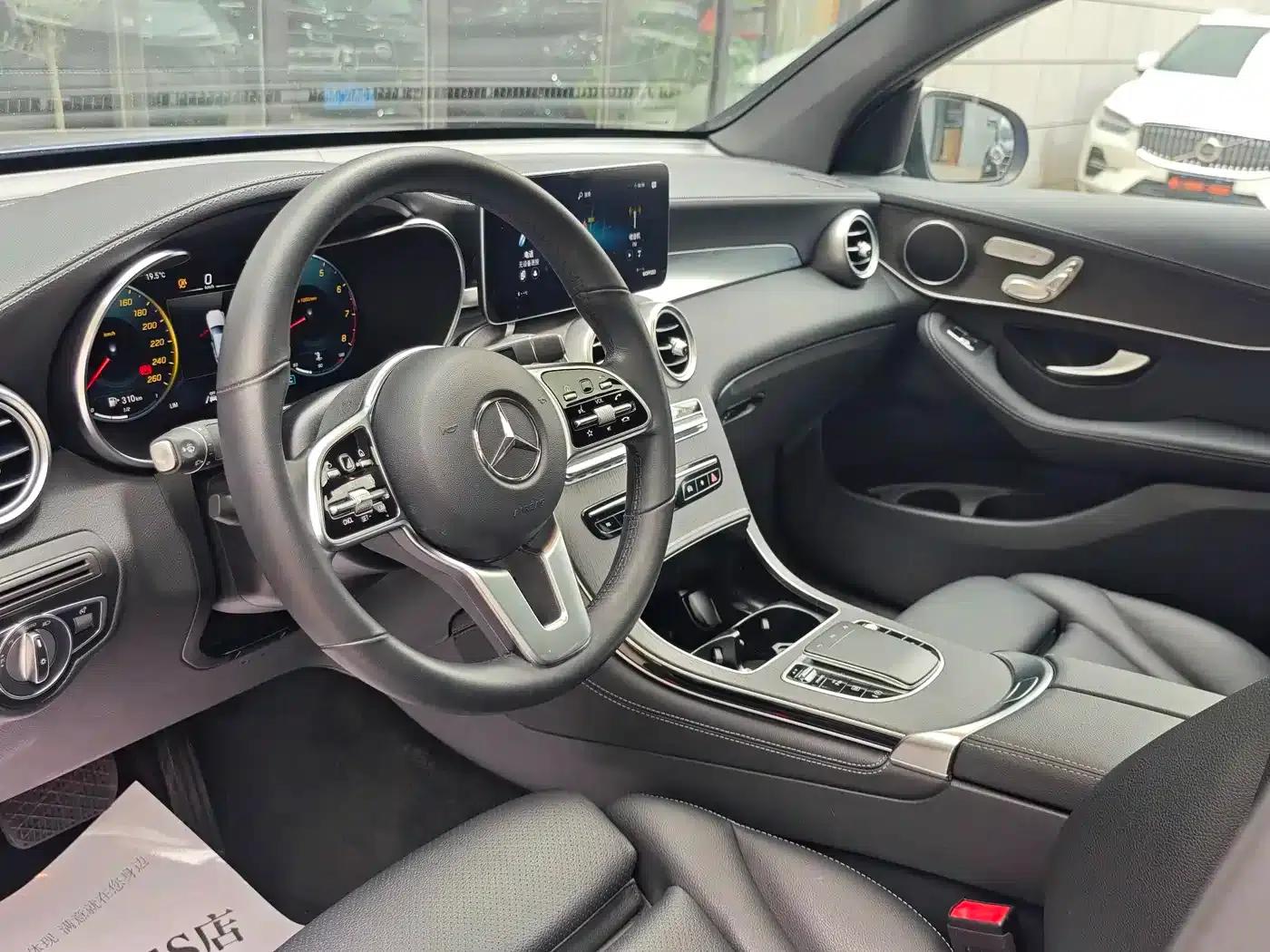 2020 Mercedes-Benz GLC Coupe, GLC 300 4MATIC Coupe SUV — миниатюра 17