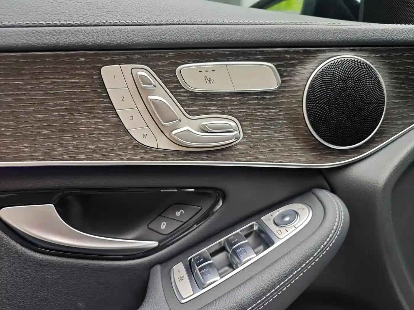 2020 Mercedes-Benz GLC Coupe, GLC 300 4MATIC Coupe SUV — миниатюра 19