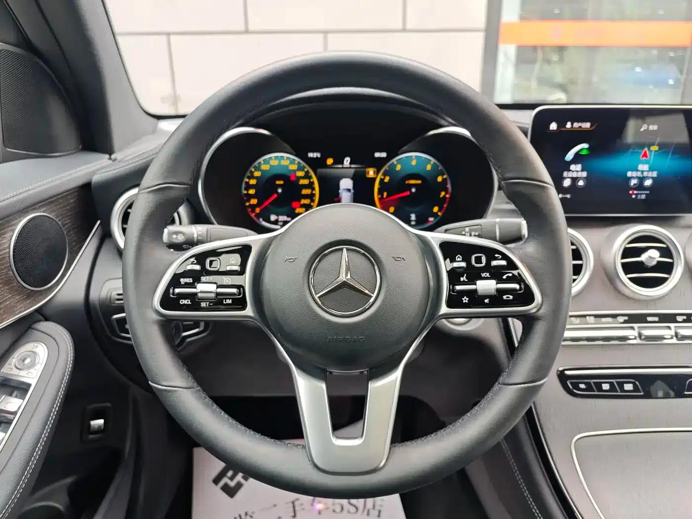 2020 Mercedes-Benz GLC Coupe, GLC 300 4MATIC Coupe SUV — миниатюра 6
