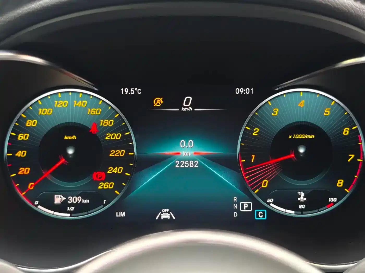 2020 Mercedes-Benz GLC Coupe, GLC 300 4MATIC Coupe SUV — миниатюра 10