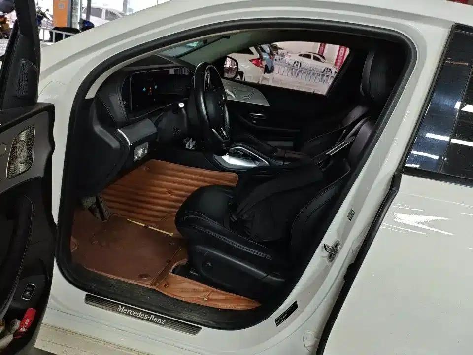 2020 Mercedes-Benz GLE Coupe, GLE 350 4MATIC Coupe SUV Luxury Model — миниатюра 3