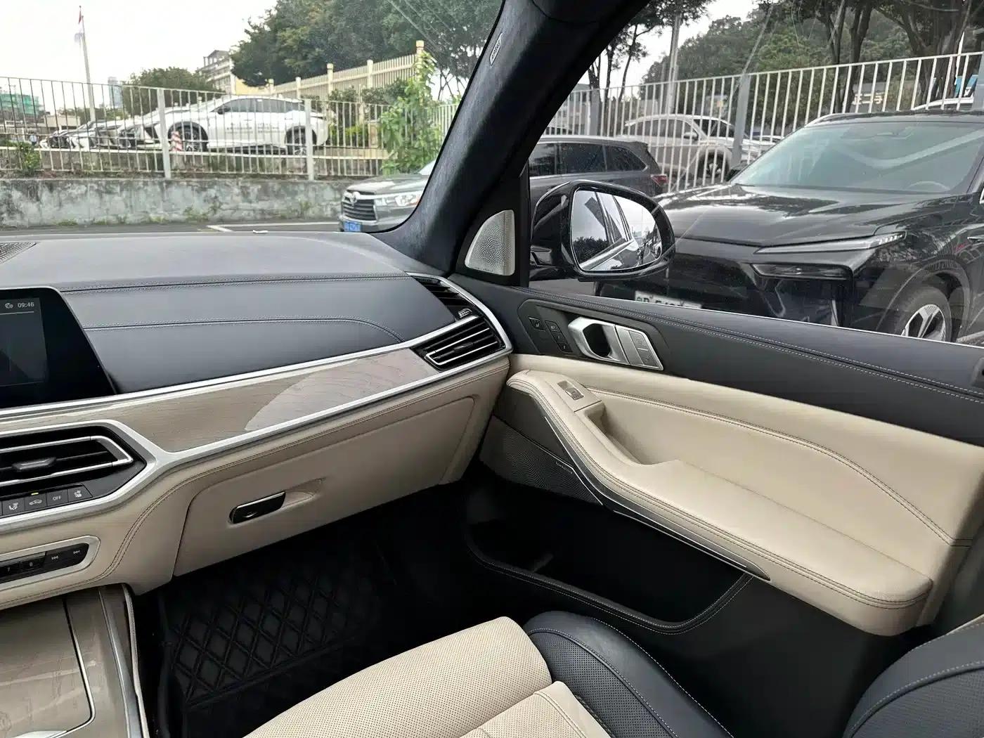 2021 BMW X7 xDrive40i Executive M Sport Package — миниатюра 11