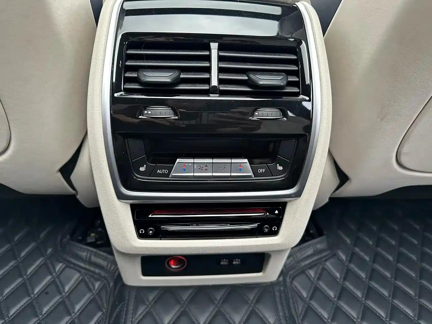 2021 BMW X7 xDrive40i Executive M Sport Package — миниатюра 13