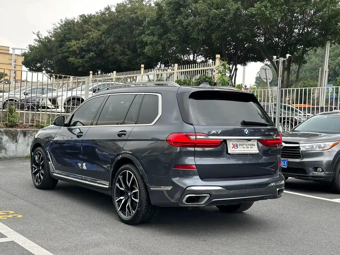 2021 BMW X7 xDrive40i Executive M Sport Package — миниатюра 4