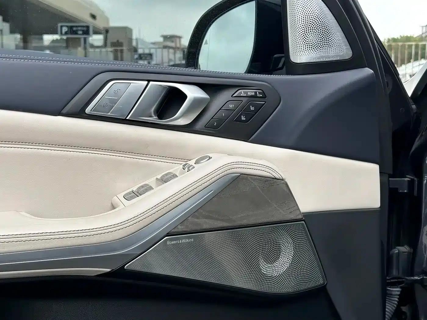 2021 BMW X7 xDrive40i Executive M Sport Package — миниатюра 9