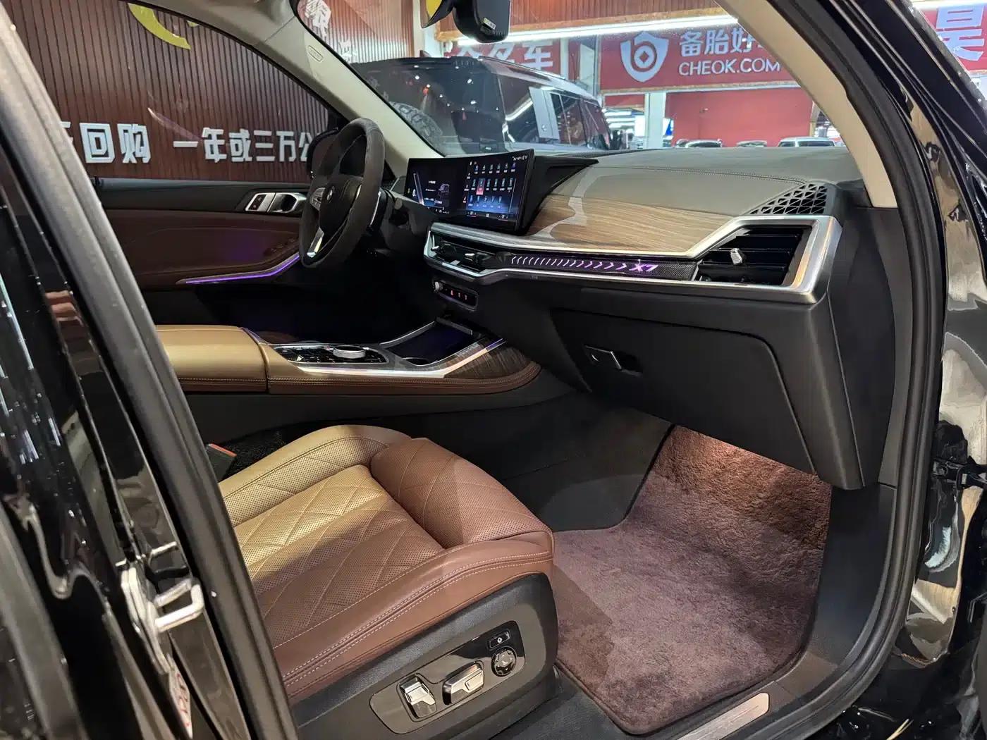 BMW X7 2023 xDrive40i Leading Luxury Package — миниатюра 8