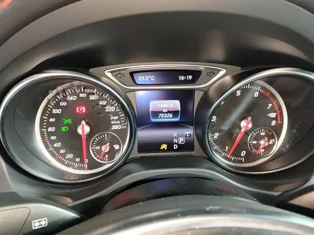 Imported Mercedes-Benz CLA 2017 CLA 220 4MATIC — миниатюра 12