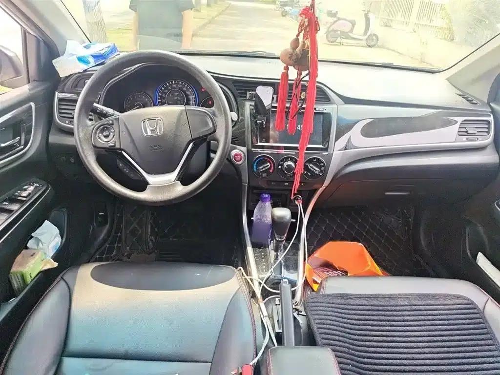 Honda Crider 2015 1.8L Automatic Deluxe Edition — миниатюра 13