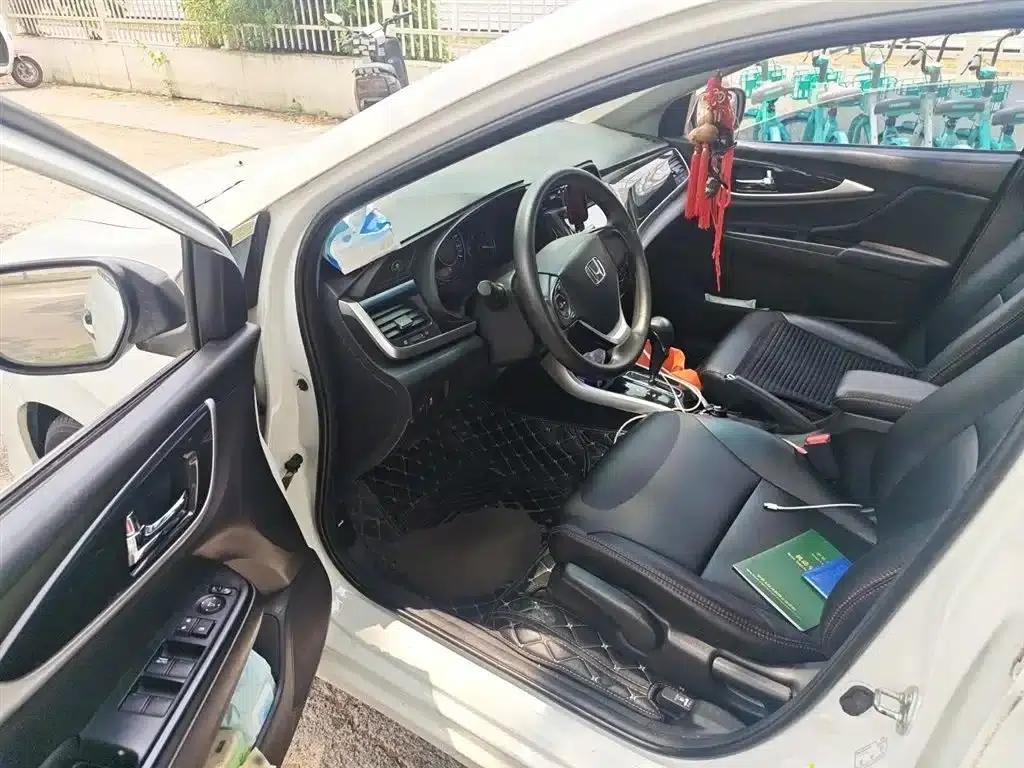 Honda Crider 2015 1.8L Automatic Deluxe Edition — миниатюра 14